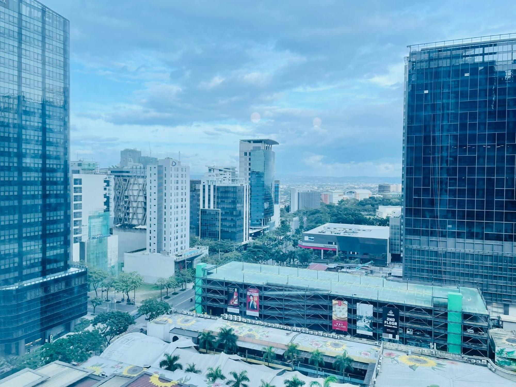 Uptown Parksuites Bgc Taguig Bagian luar foto